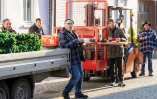 Weihnachtsbeleuchtung wieder abgehängt – vielen Dank an die freiwilligen Helfer 3 Weihnachtsdekoration abhangen